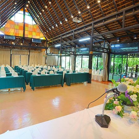 The Loft Resort Bangkok Esterno foto