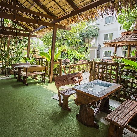 The Loft Resort Bangkok Esterno foto