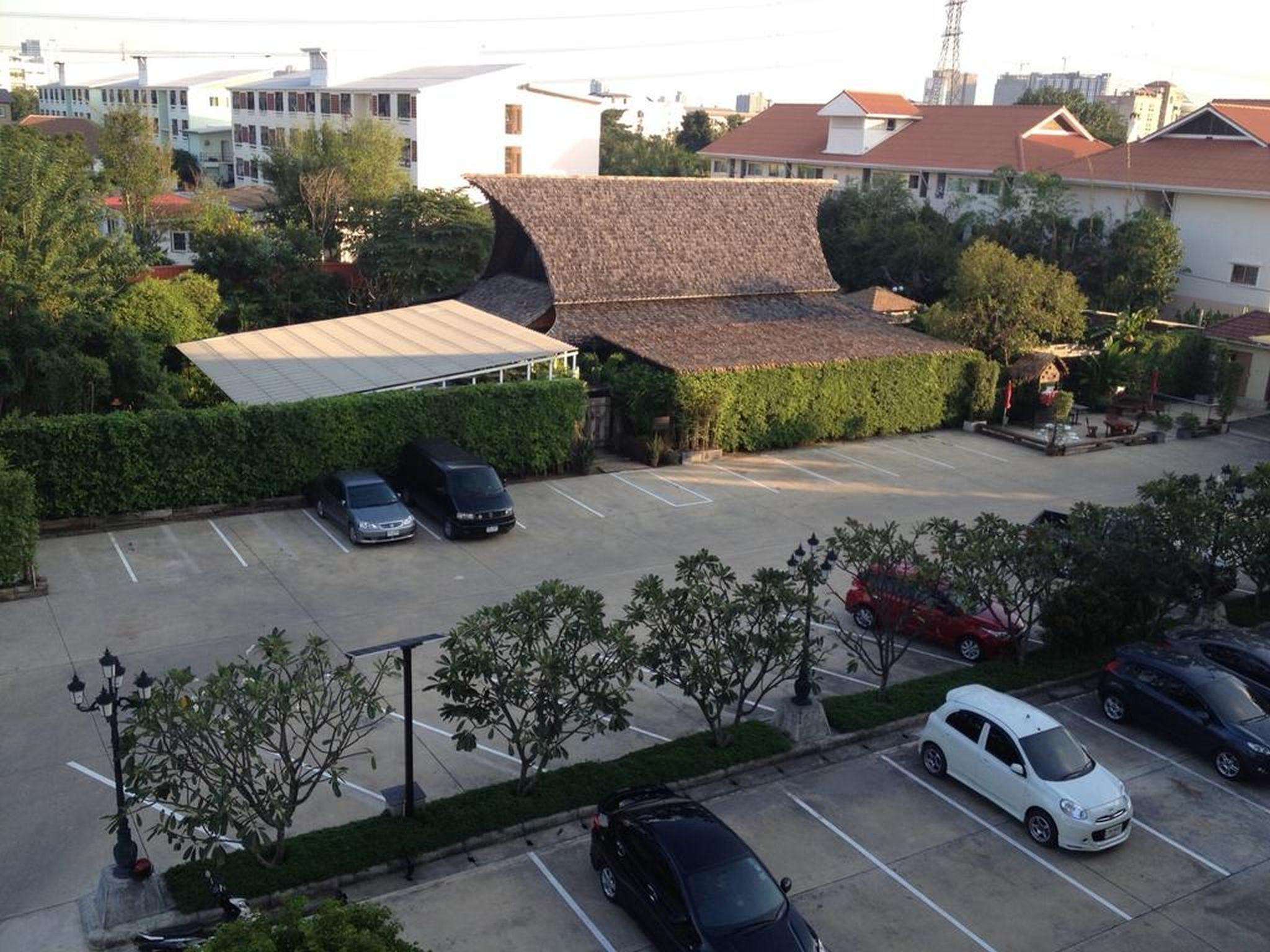The Loft Resort Bangkok Esterno foto