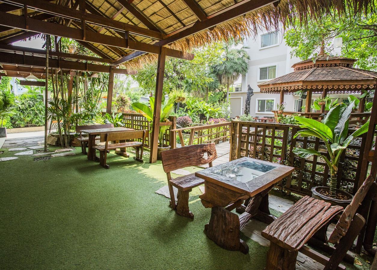 The Loft Resort Bangkok Esterno foto