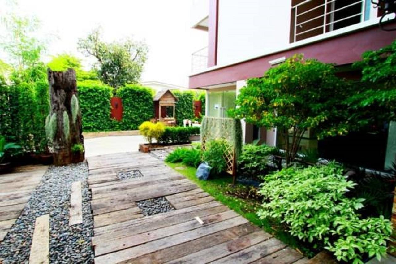 The Loft Resort Bangkok Esterno foto