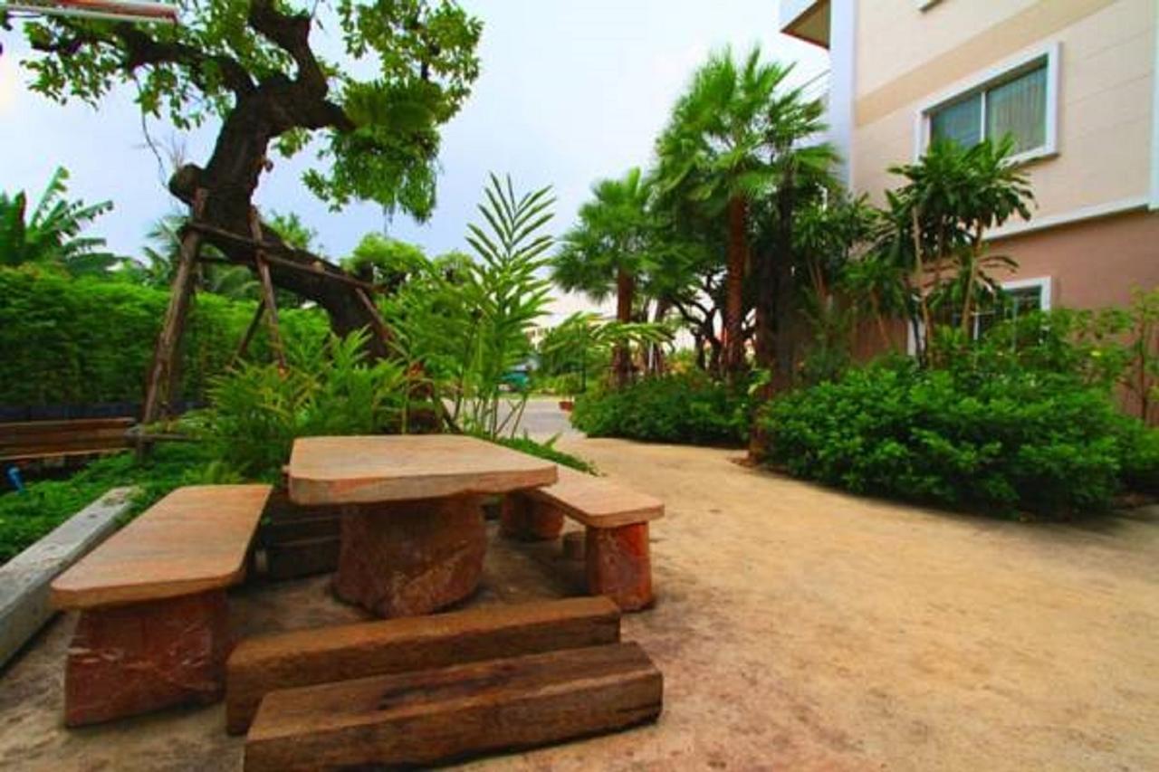 The Loft Resort Bangkok Esterno foto