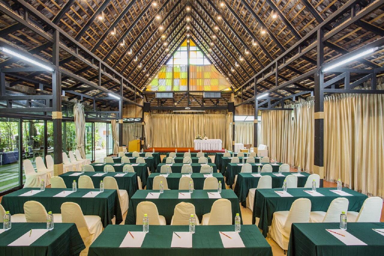 The Loft Resort Bangkok Esterno foto