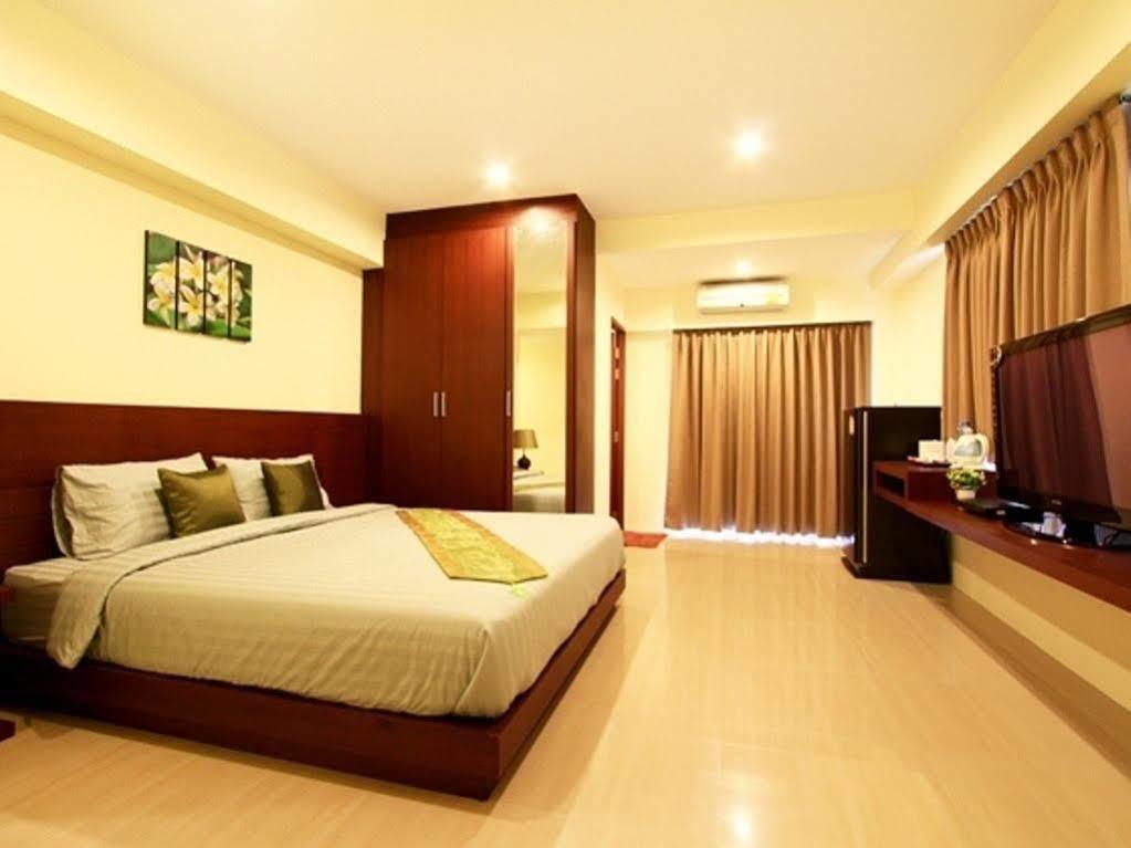 The Loft Resort Bangkok Esterno foto